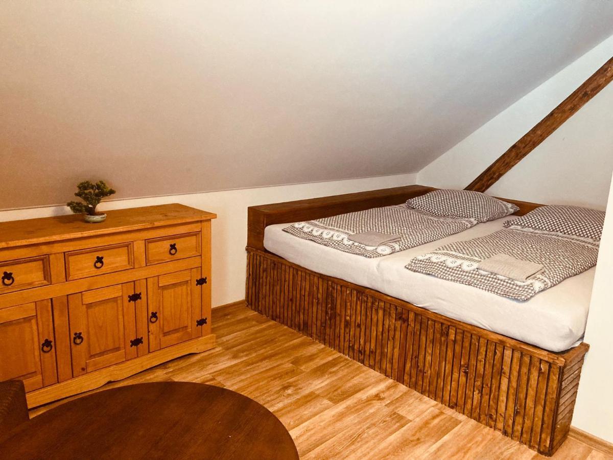 Penzion, Restaurace Jaro Vesin Brdy Rozmital pod Tremsinem Zewnętrze zdjęcie